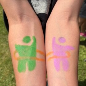 Tatouages temporaires du logo de l'école
